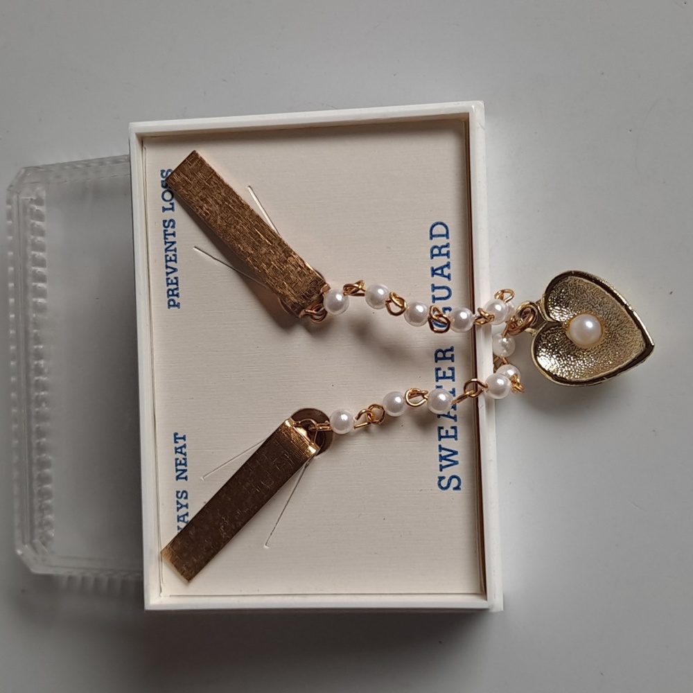 Vintage Heart Sweater Clip